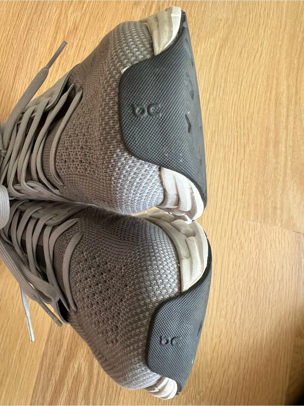 On Running Cloudswift Sneakers in Light Gray and Black, Men’s Size 8
